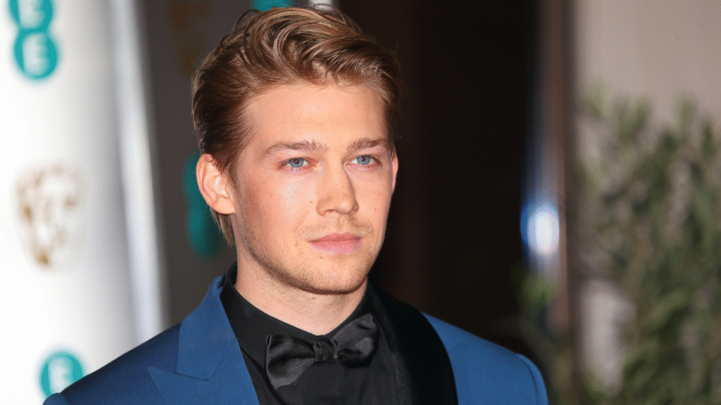 joe alwyn net worth
